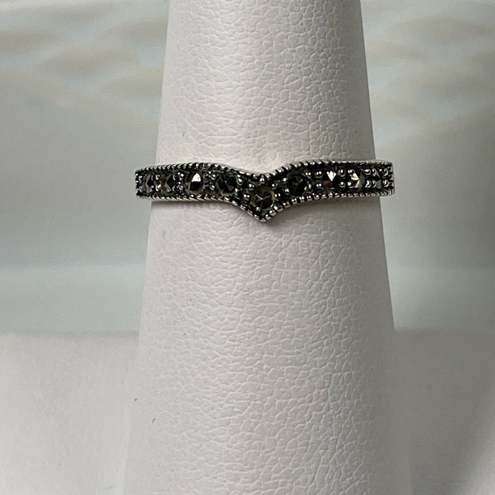 Solid 925 Sterling Silver Chevron Style Marcasite Dainty Ring Size 6.75